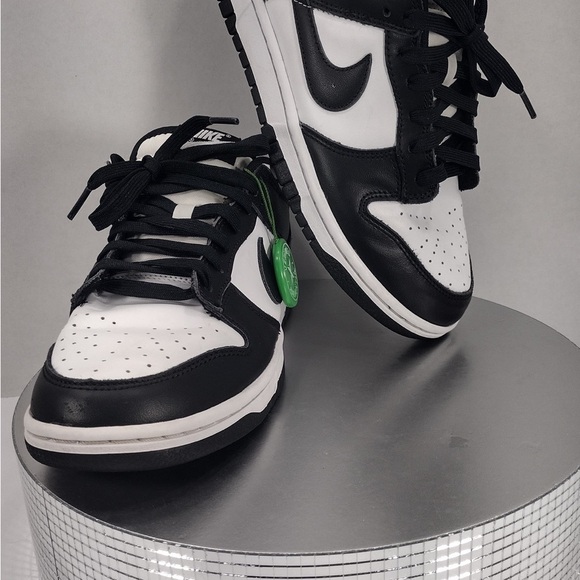 Nike Black and White Athletic Shoes size 8 pre owned Exellent condition - Picture 6 of 12